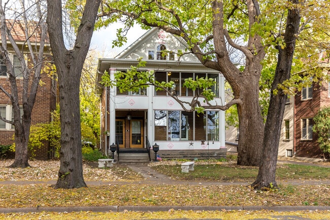 715 5th Street Southeast - 715 5th St SE Unidad Upper