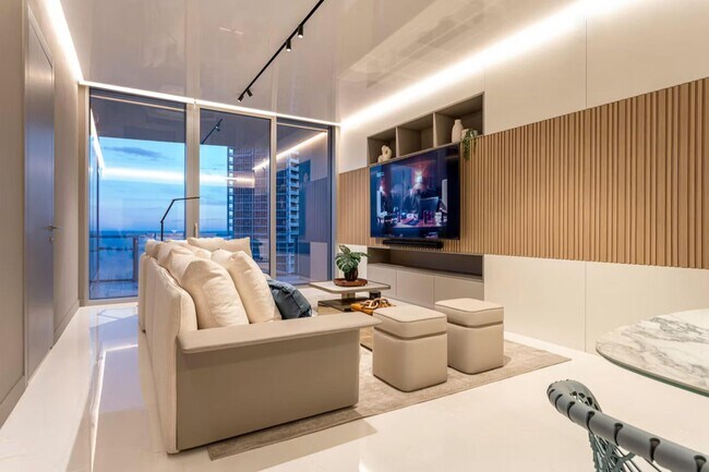 Building Photo - 300 Biscayne Blvd Way Unit # 4105W