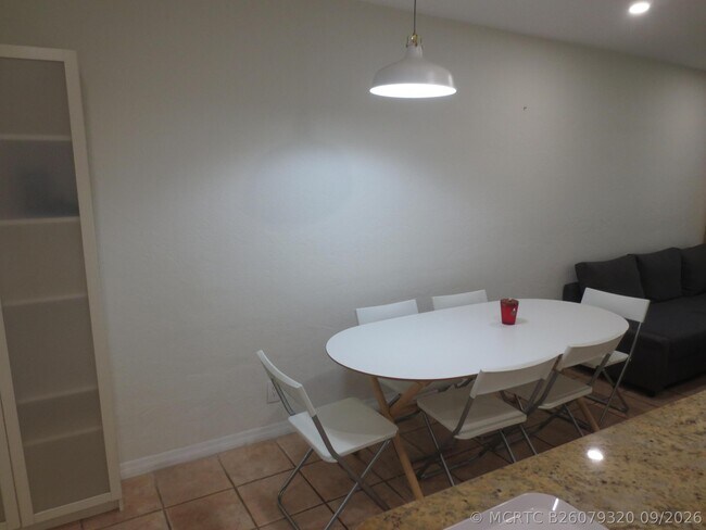 1609 NE 4th Ct