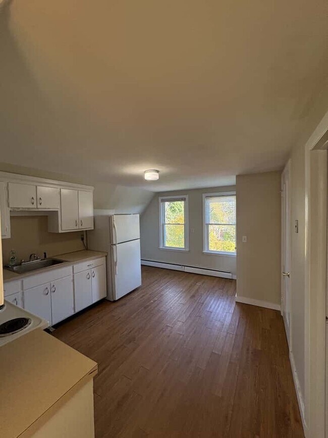 Photo - 59 Montowese St Unidad 3rd fl