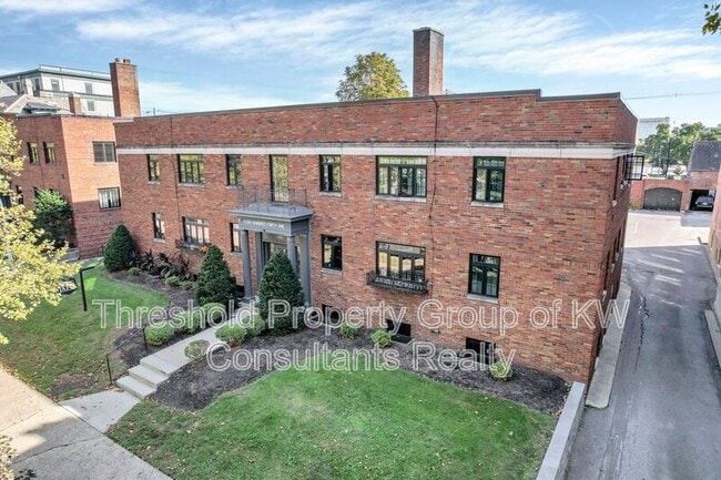 Building Photo - 441 E Town St Unit 107