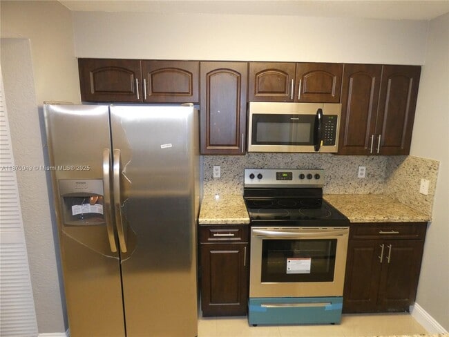 Building Photo - 2803 N Oakland Forest Dr Unit 114 Rental