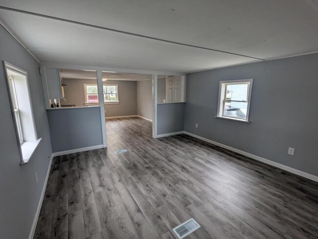 Photo - 611 W Matthews St