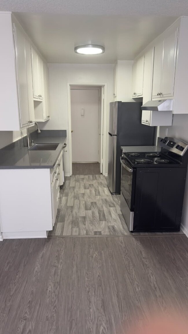 11922 Kling St Unit 105