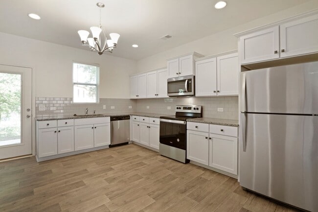 Photo - 209 Banbury Ln