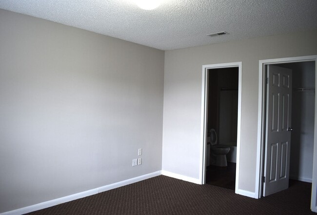 Photo - FIRST FULL MONTH FREE IF YOU SIGN A 13 OR 14 MONTH LEASE!