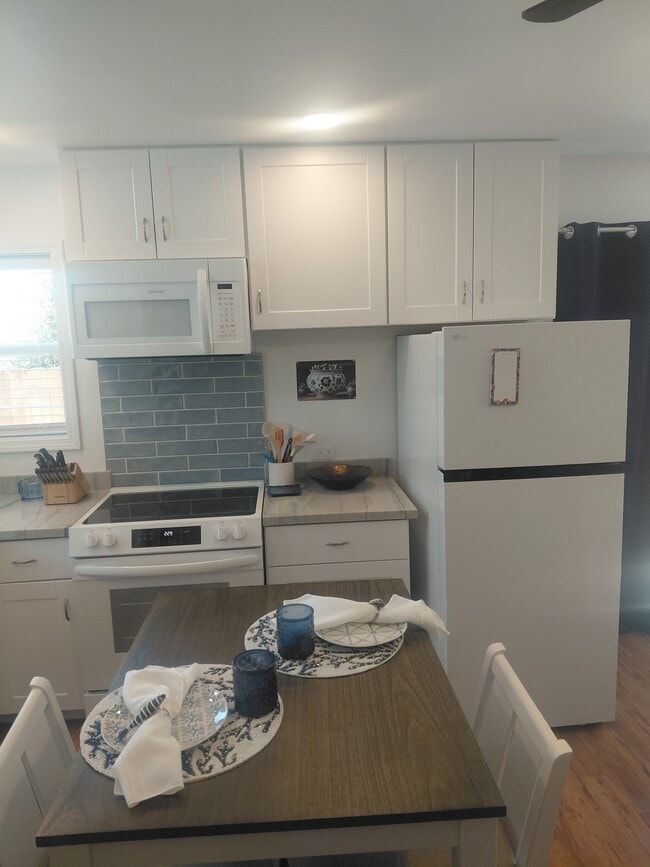 Photo - 959 St Mary Ave