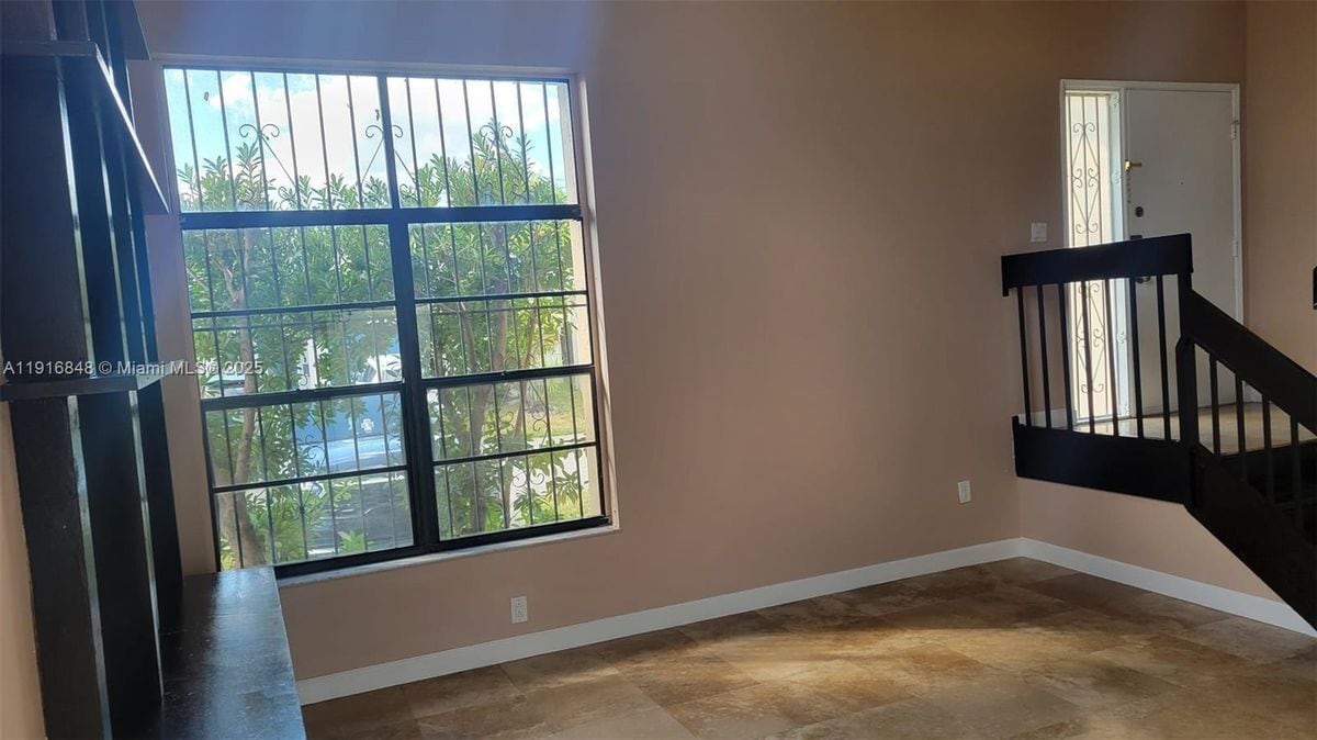 Photo - 914 NW 106th Ave Cir