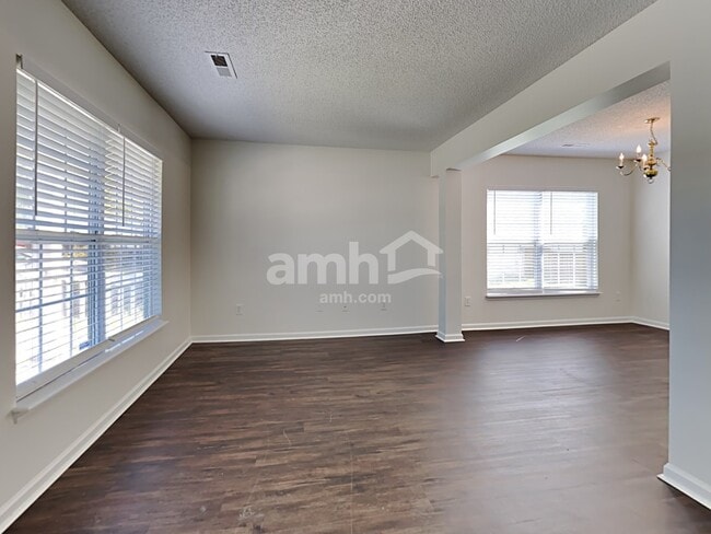 Photo - 5069 Thornton Dr