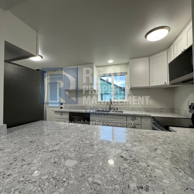 Photo - Newly Remodeled Duplex In Tacoma!