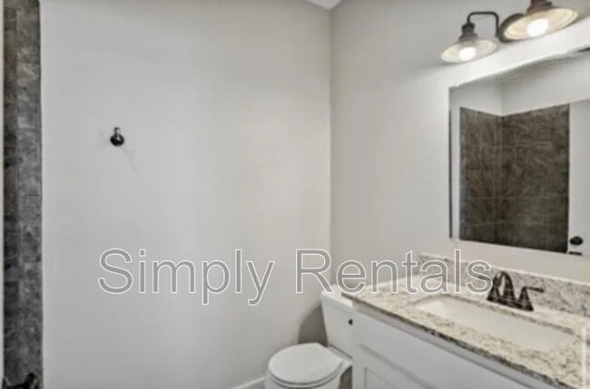 Photo - 707 Maple St