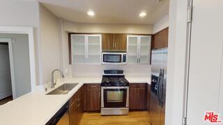 Photo - 1040 Glendon Ave