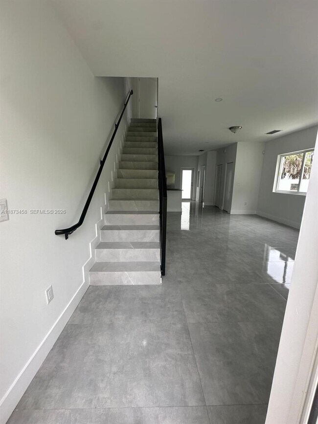 Photo - 723 NW 19th Ave Unidad B