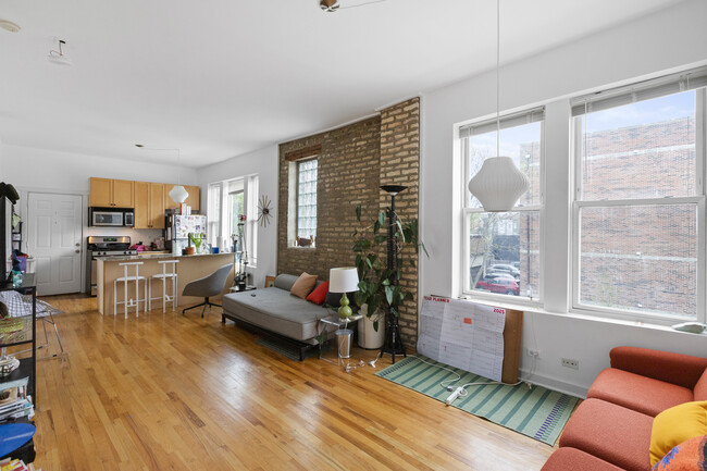 Photo - 1351 N Washtenaw Ave Unidad 2 Rental