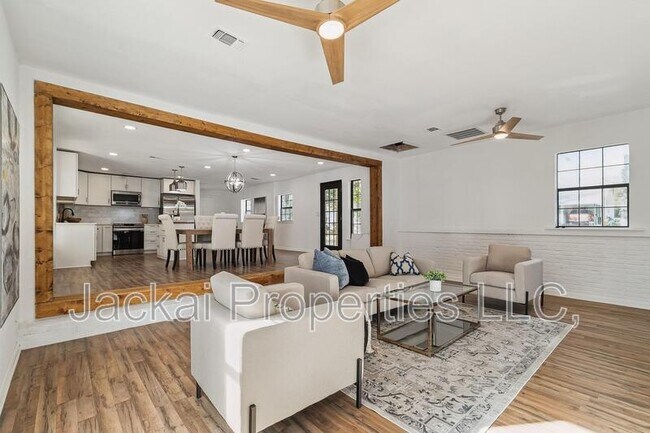 2038 Avon Dr