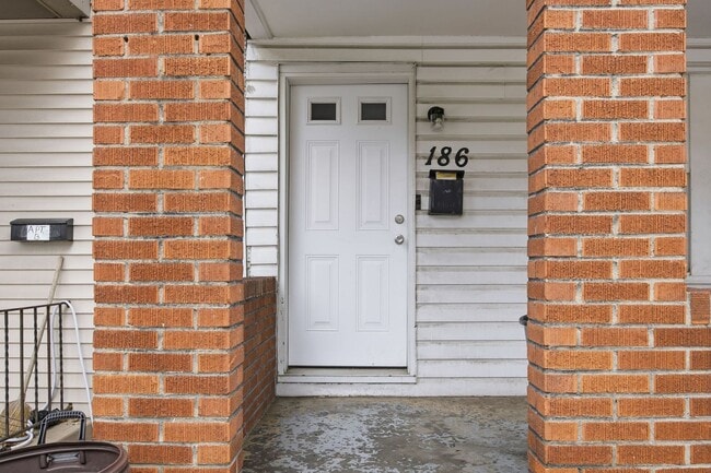 Photo - Charming 3-Bedroom Pittsburgh Home with Spacious Yard and Classic Porch