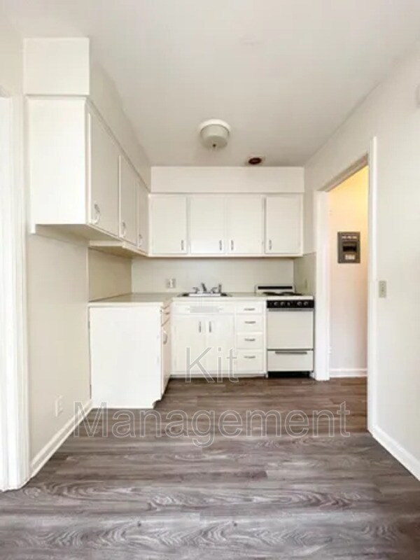 Photo - 3337 Douglas Rd