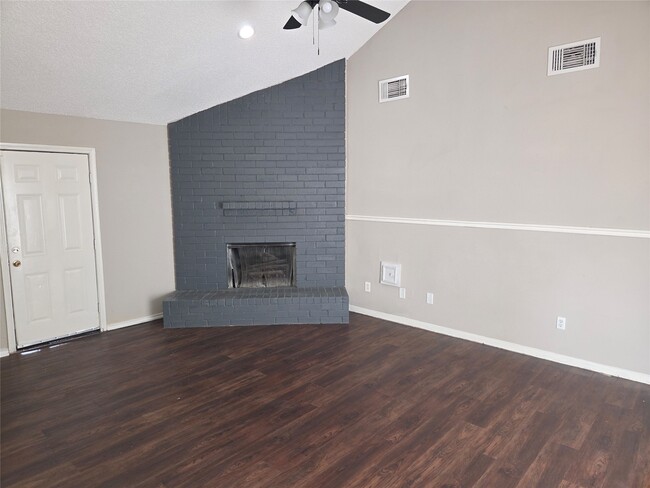 Photo - 6303 Gladewell Dr