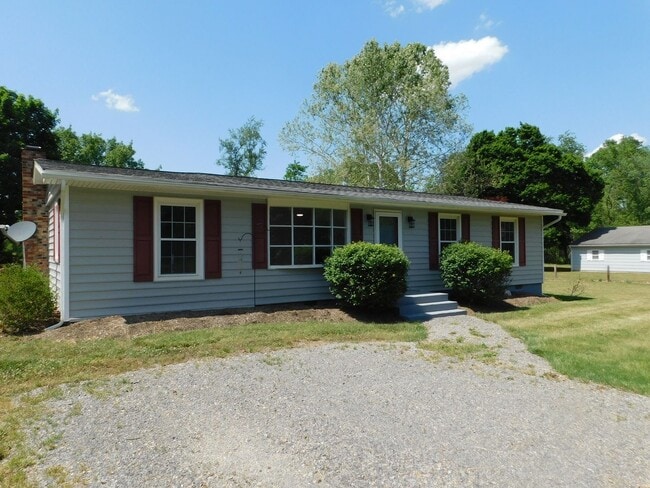 Building Photo - Price Reduced!!! $1950/Month