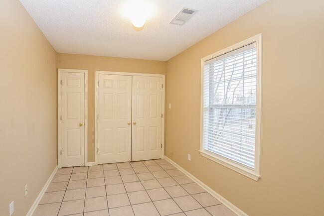 Photo - 6658 Raner Cove