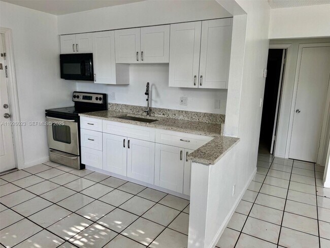 Photo - 718 SW 7th St Unit 718