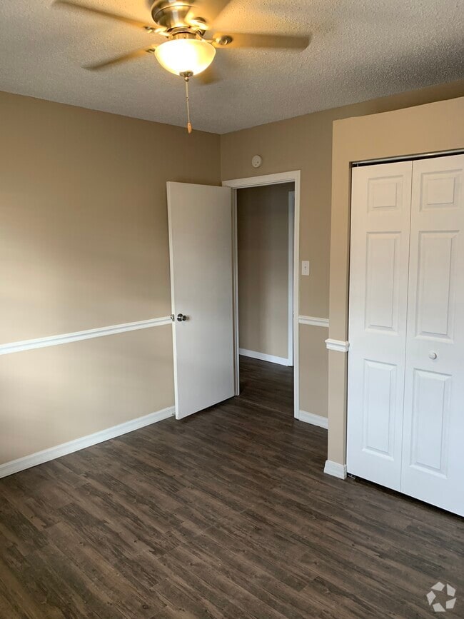 Building Photo - 28 N Pacific St Rental