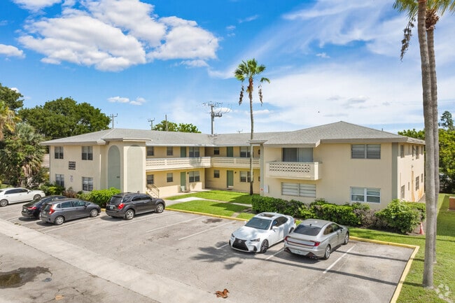 Chateaux Apartments - Chateaux Apartments