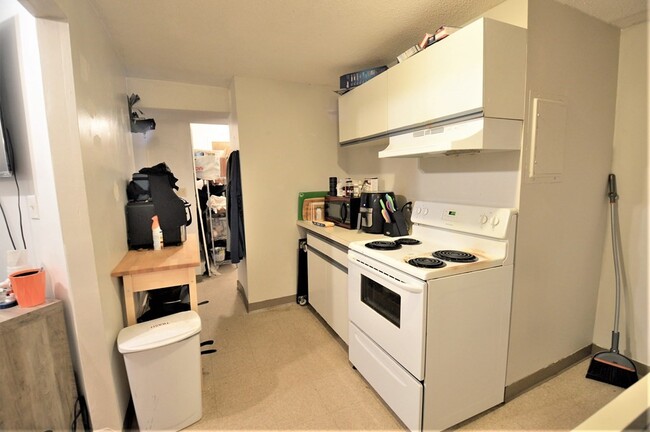 Photo - 21 Kinross Rd Condo Unit 1
