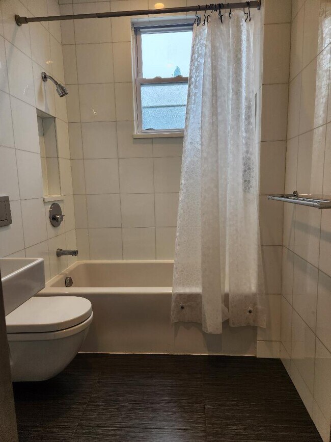 54 Hausman St Unit 1