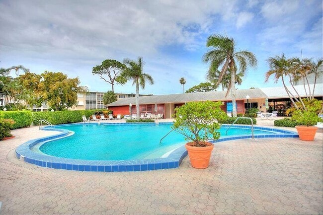 Photo - 2616 Garden Dr N Unit 105