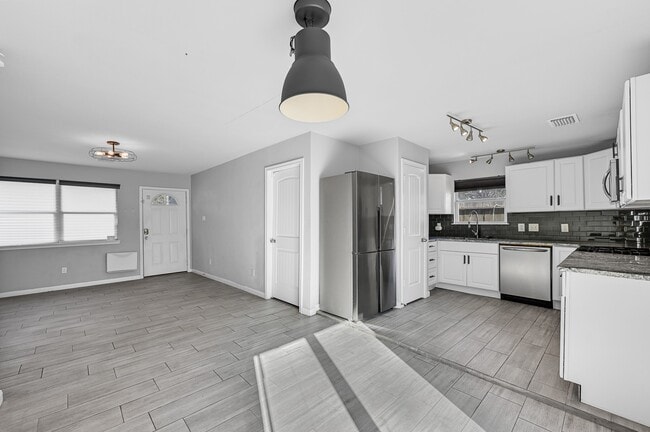 Photo - 6705 Sherwood Dr