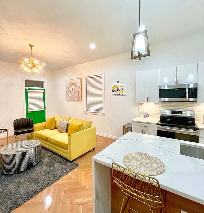 Building Photo - 2234 St Ann St.