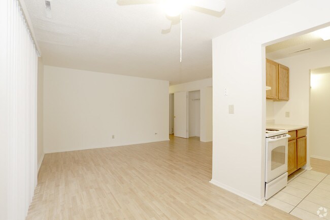 Photo - 908 N Broadway Ave