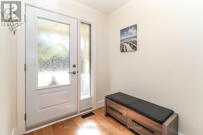 Photo - 194 Escarpment Crescent