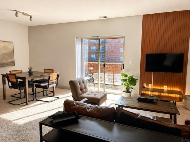 Building Photo - 145 N Jackson St