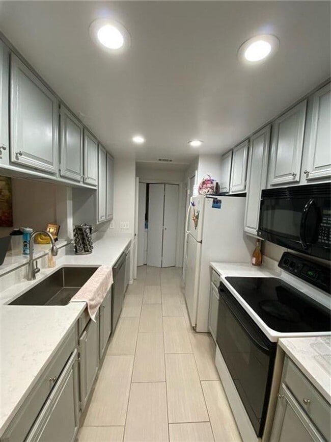 Photo - 806 W 24th St Unit #214