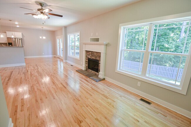 Photo - Three Bedroom with Bonus in Sango!