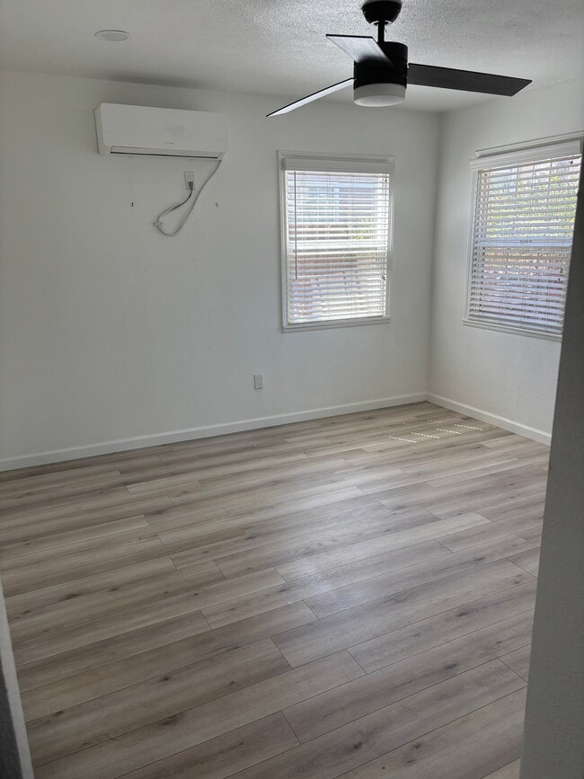Photo - 115 W Ivy St