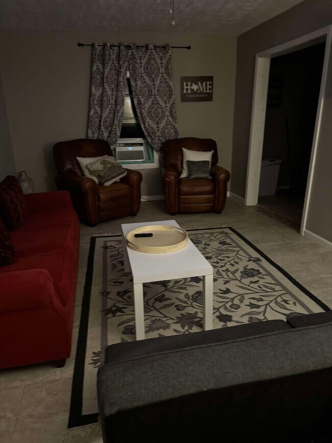 Photo - 695 Grimes Ave