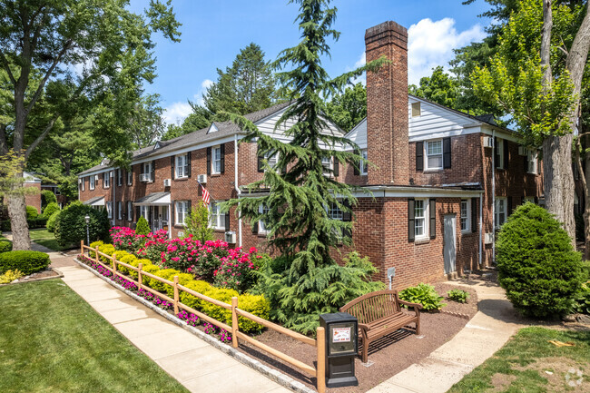 Garfield Park Apartments - Garfield Park Apartments