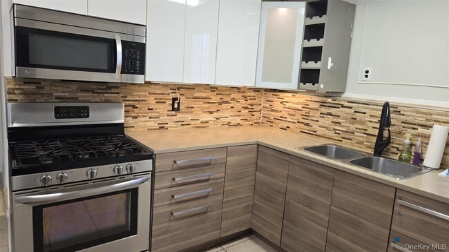 Photo - 581 Meacham Ave