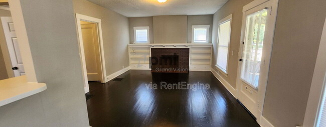 Photo - 631 W William St