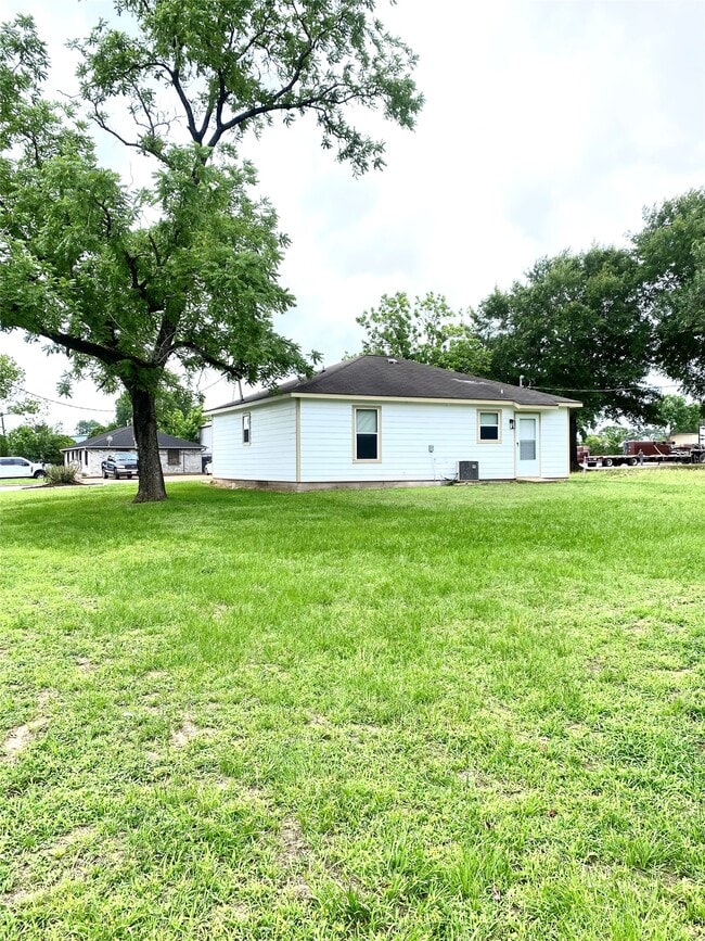 Photo - 411 Lindley Dr