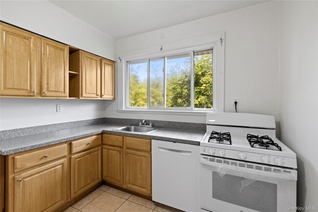 Photo - 245 W Walnut St
