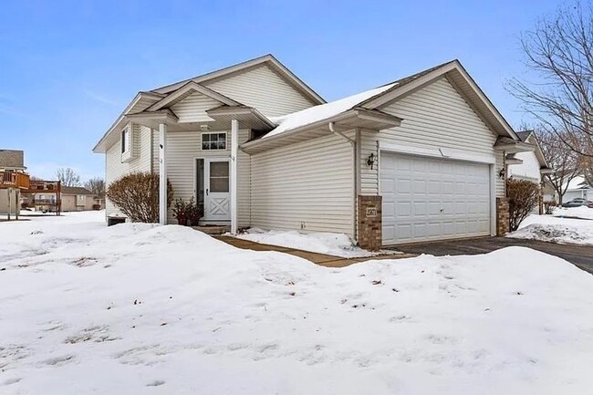 Building Photo - Charming 3BR Detached Townhome in Wyoming