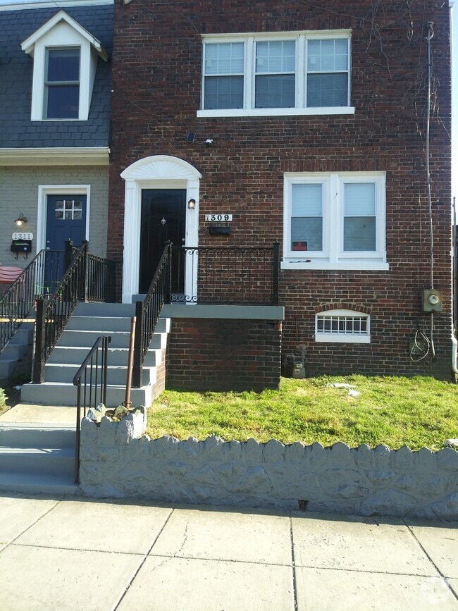 Building Photo - 1309 T St SE Rental
