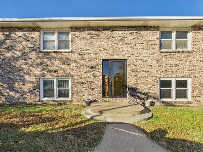Building Photo - 415 E Mill St Unit Apt B