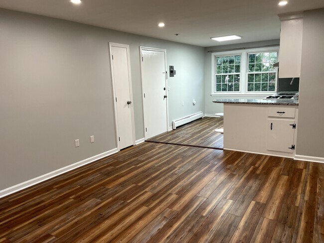 Building Photo - 180 Tyngsboro Rd Unit 47E