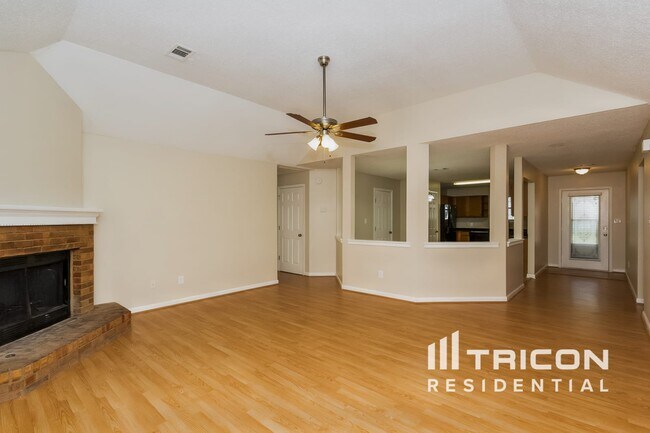 Photo - 156 Eagle Way