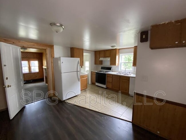 Photo - 704 Jessop Pl